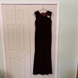 Chic Sleeveless Burgundy Maxi Dress